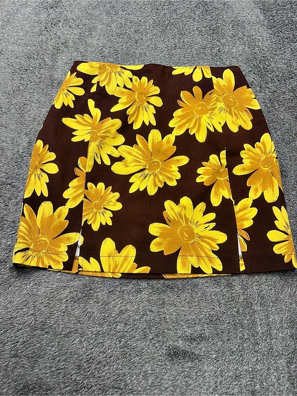 Love On A Hanger Floral Mini Skirt in Brown & Yellow Size 5 Like New